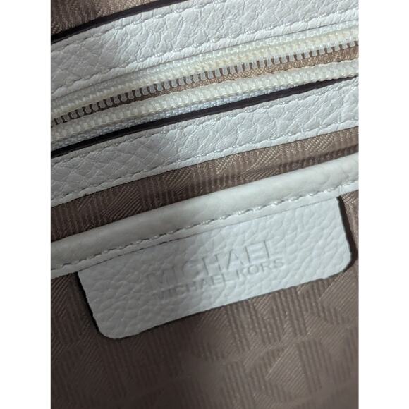 MICHAEL KORS! WHITE GENUINE PEBBLED LEATHER PURSE, HANDBAG, CROSSBODY, BAG! - Picture 10 of 11